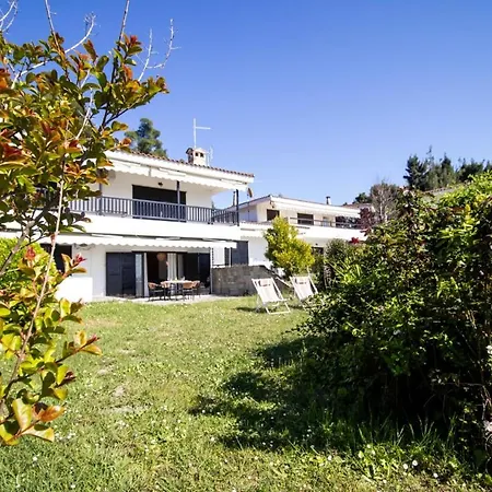 Emerald Next To The Sea, Appartement Elani